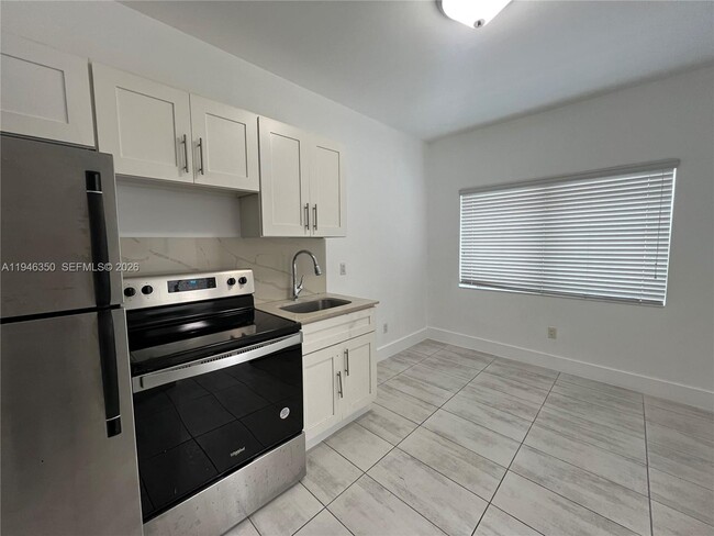 Building Photo - 1201 Pennsylvania Ave Unit 204