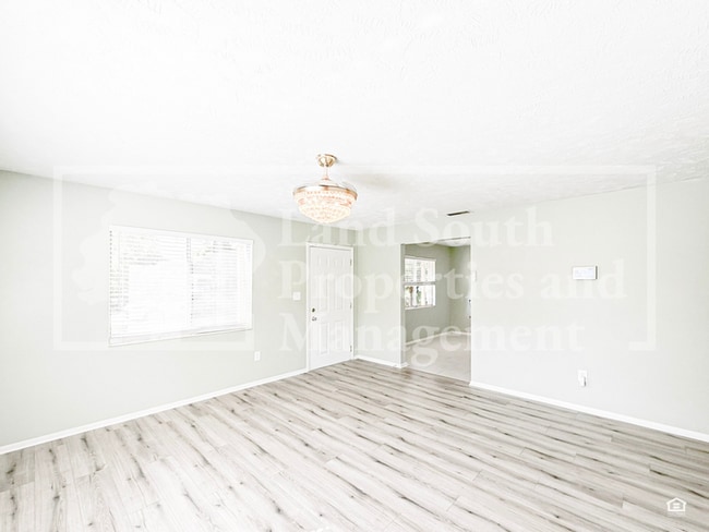 3519 Colleen Dr
