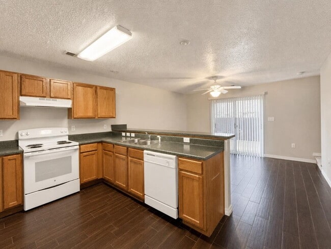 Photo - "Charming 2-Bed Townhouse Oasis - Prime Fort Walton Beach Location!" Unit B