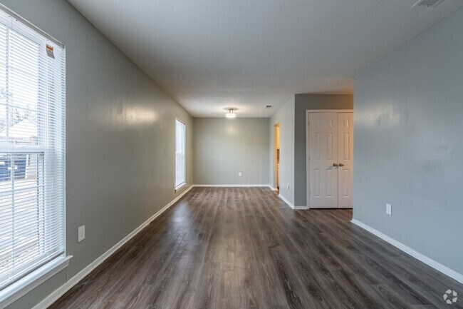 2BR, 2BA - 869SF