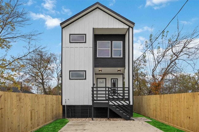 Photo - 2207 Des Chaumes St