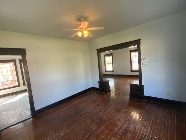 Photo - 1003 E Main St