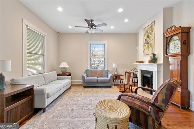 Photo - 1092 Oak St SW