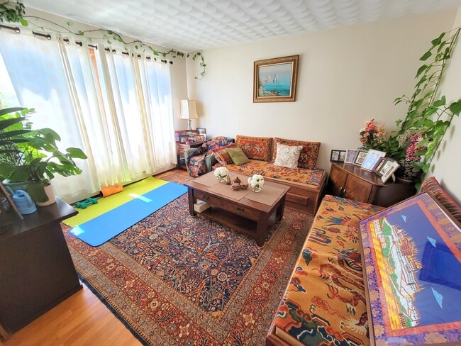 Building Photo - 16 Leyden St Unit 2