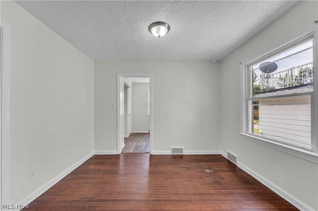 Photo - 16004 Invermere Ave