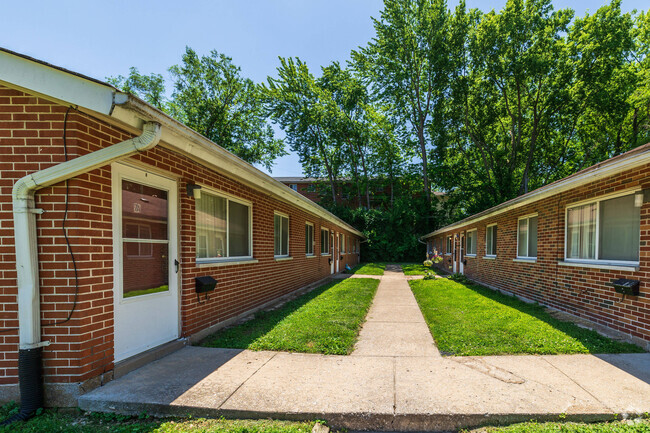 Building Photo - 10 Marvin Gdns Unit 10-D Rental