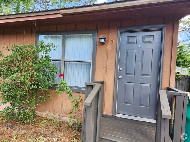 Front Door - 25 6th St Unit Shalimar Rentals