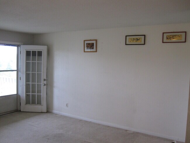 Photo - 123 Fieldcrest St
