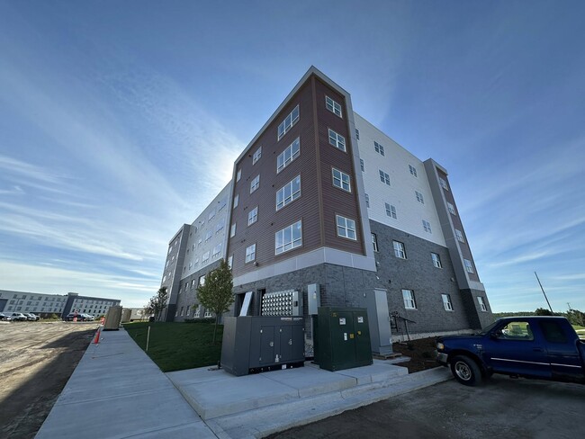 Building Photo - Victories Square Rental