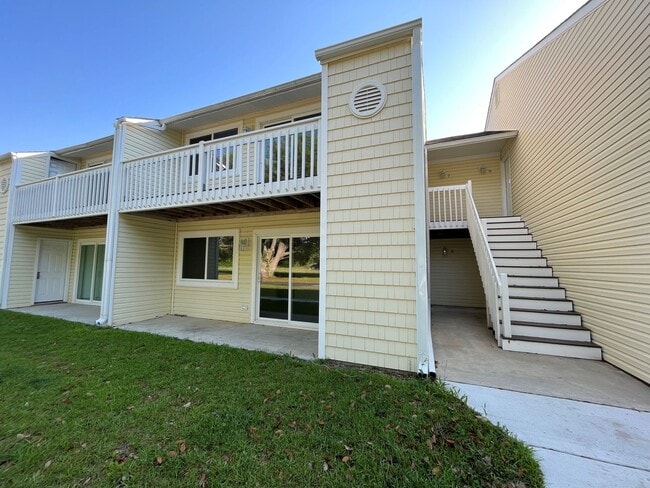 Updated two bedroom condo in Hampstead! - Updated two bedroom condo in Hampstead! Unit S2036-A8