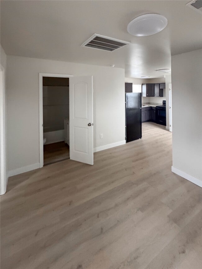 Photo - 2000 Meridian Ave