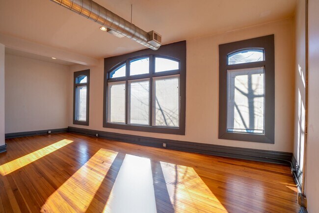 Photo - Spacious Newport Loft Unidad 913-2A