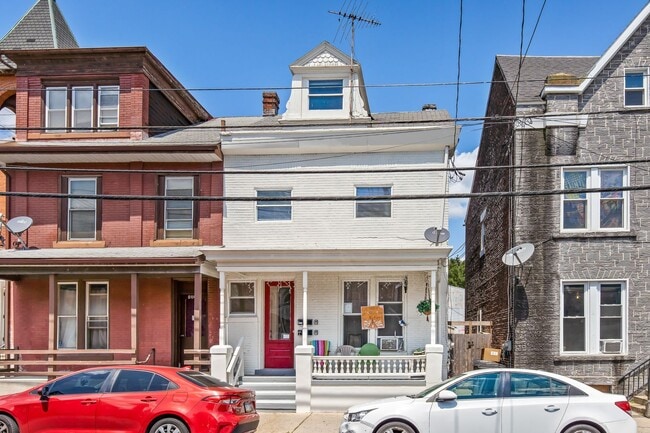 Building Photo - 1021 Lehman St Unit 2