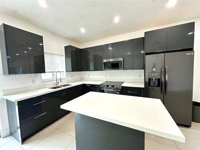 Photo - 14890 NE 10th Ave