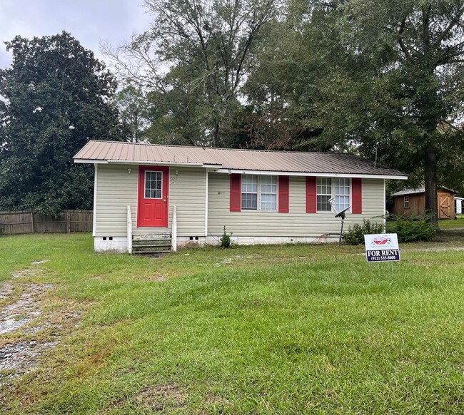 2 BED/1 BATH HOUSE - 2 BED/1 BATH HOUSE