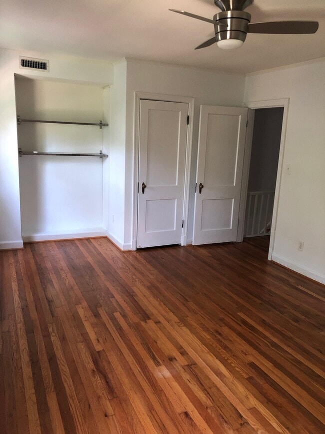 Pasillo del dormitorio lado - 1600 S Barton St