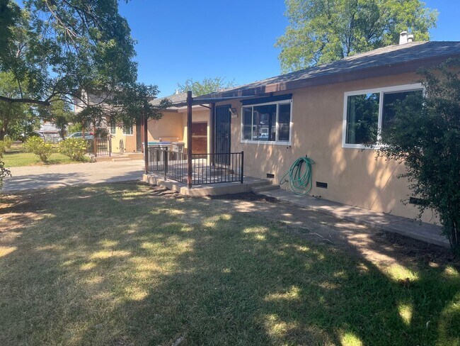 Photo - 16881 Antelope St
