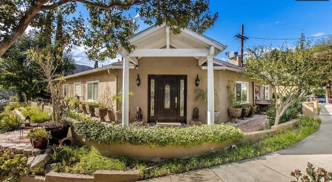 FRONT HOUSE - 1829 Rosita Dr Rental