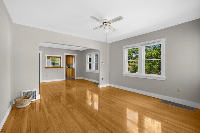 Photo - 602 7th St S