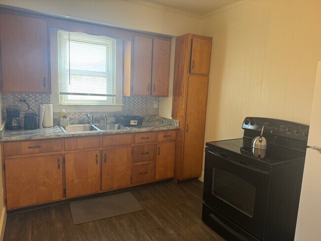 Photo - 237 S Maple Ave Apartamentos Unidad 237 S Maple back 1