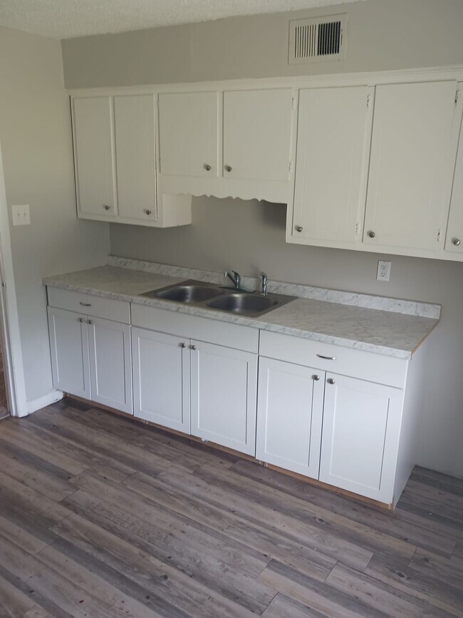 Bay Pointe Apartments - Bay Pointe Apartments
