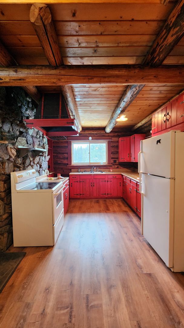 Photo - Beautiful Log Cabin in Condon