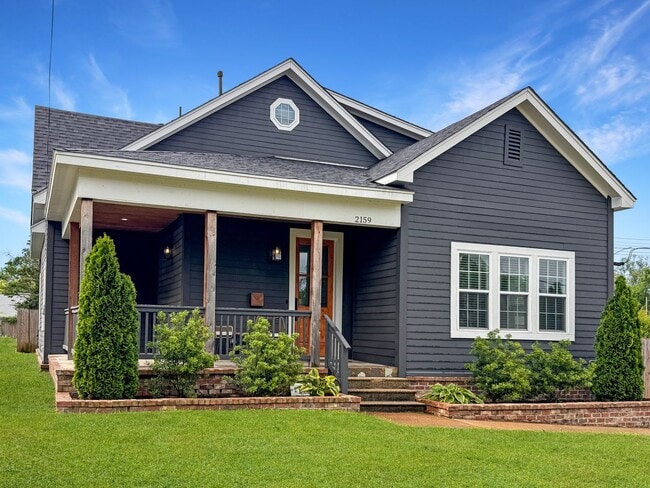 Newer Construction Meets Historic Cooper Young Charm • 5bd / 3ba - Newer Construction Meets Historic Cooper Young Charm • 5bd / 3ba