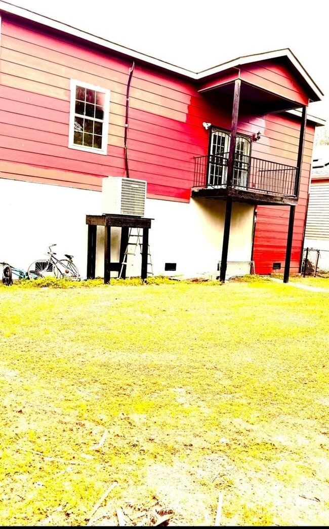 Photo - 2458 Athis St