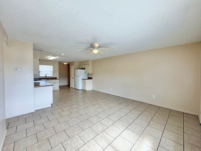 Photo - 2538-2540 Elm Ave Unit 2540