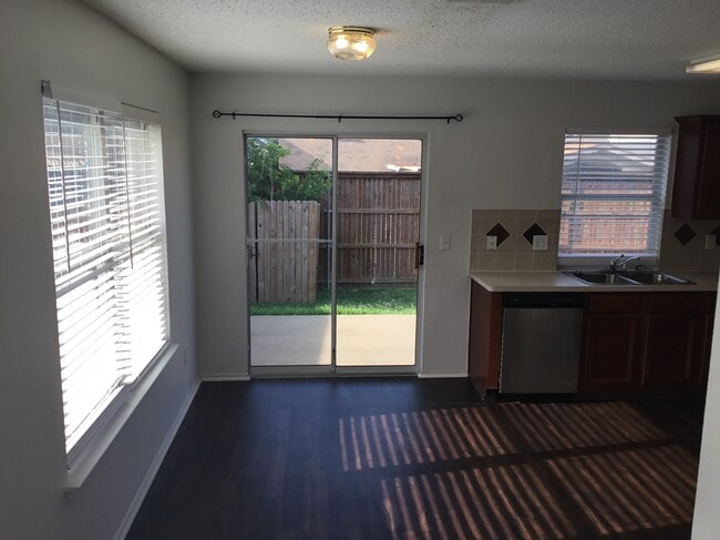 902 Pryor Dr