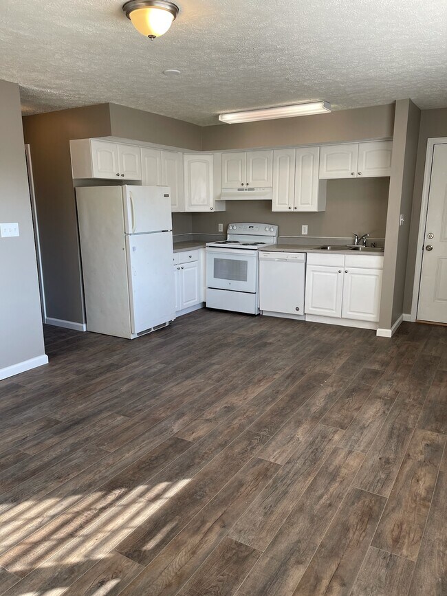 Renovated Heartwood Ct Unit