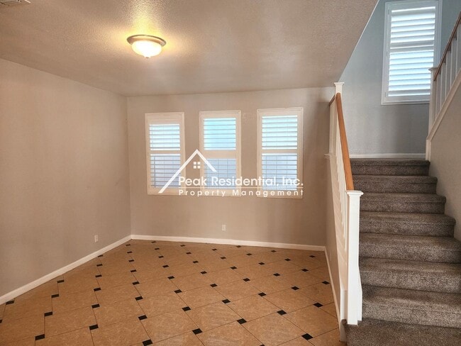Photo - Spacious Stockton 5bd/3ba back up to Elkhorn Golf Club