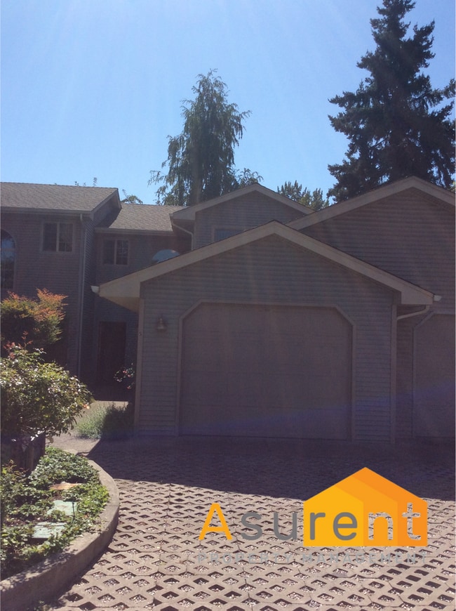 Photo - 2-Bedroom Townhouse Close to Hospitals, Gr...