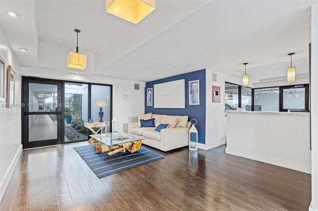 Photo - 5845 Collins Ave Unidad 101