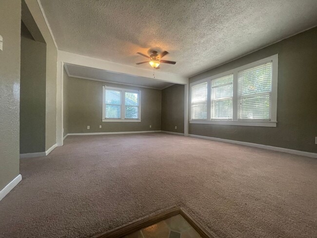 Photo - Nice Home w/Garage Available Now in Benton!