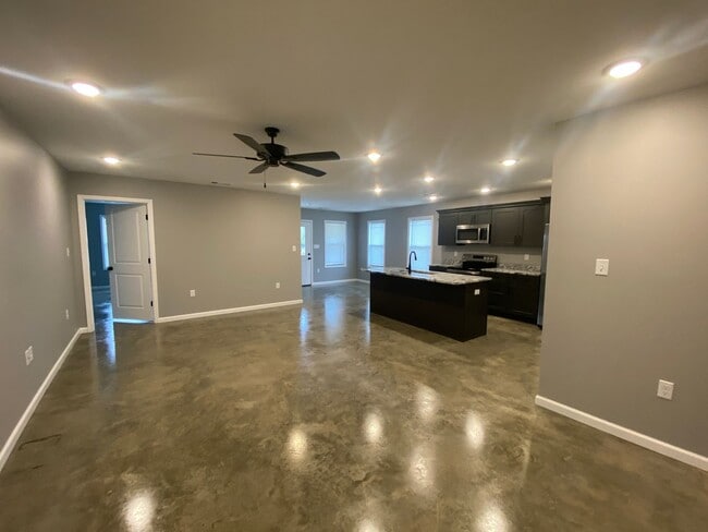 Photo - 2011 Maurice St