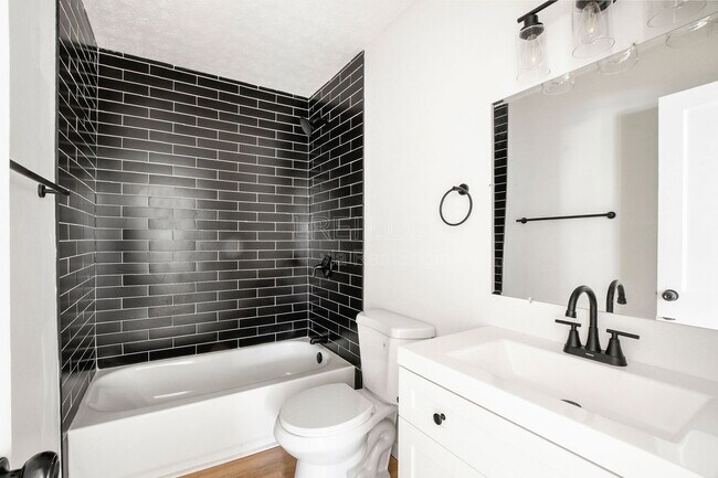 Photo - 320 N 36th St