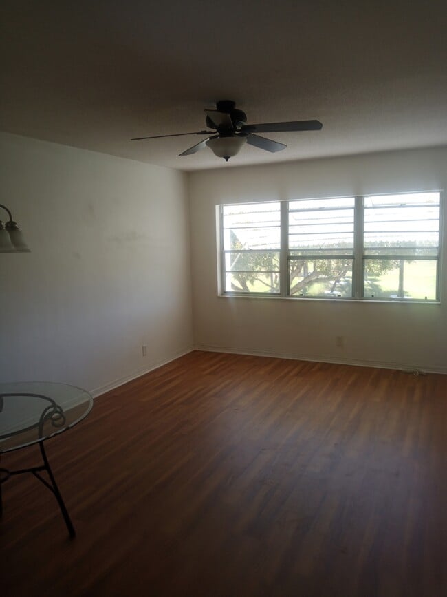 Living Area - 2851 E Golf Blvd Unit 204