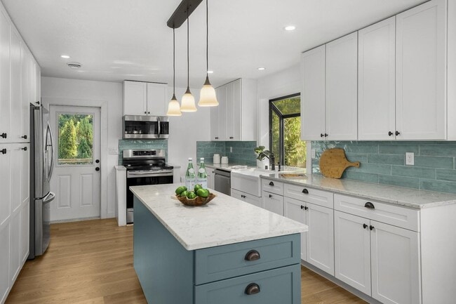 Photo - AN 5621* Unidad A