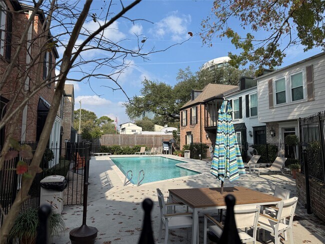 Photo - 3636 Lake St