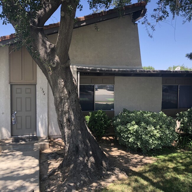 Photo - Redlands Townhouse in Great Complex 2+ 1.5 AVAILABLE NOW