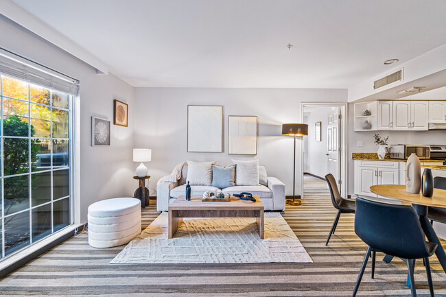 Building Photo - Bridgewater Court Rental