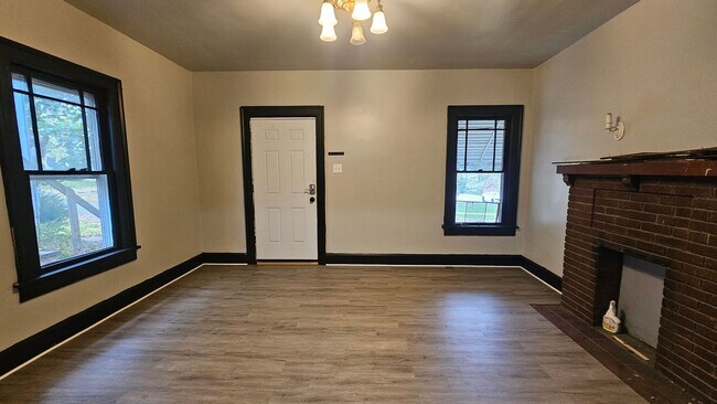 Photo - 52-56-56 Rowland Ave Unit 52