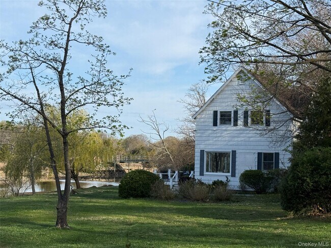 329 Centre Island Rd