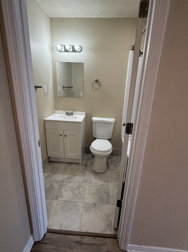 Photo - 210 E 13th St Unidad 1-MS