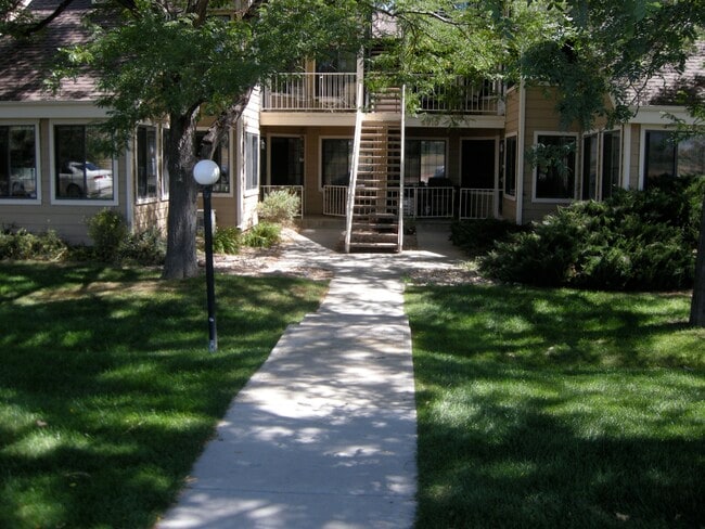 Building Photo - 5910 Gunbarrel Ave Unit E