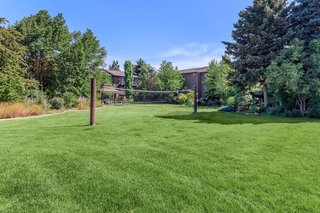 Beautiful Courtyards - Lincoln Village Apartments