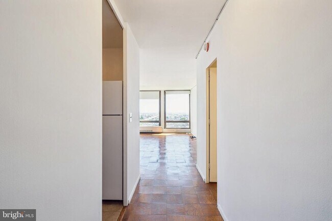 Building Photo - 220 Locust St Unit 24ES Rental