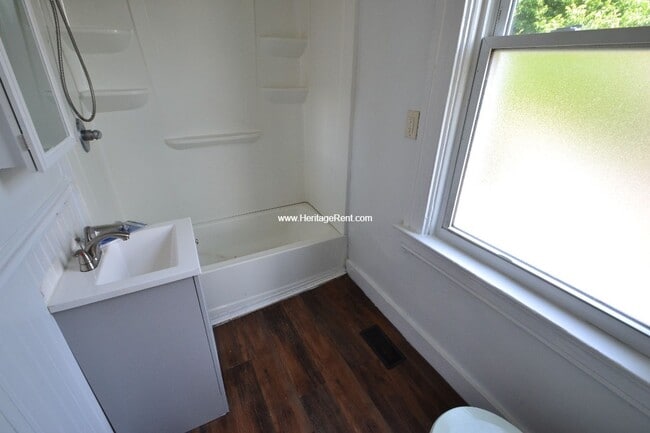 Photo - 529 Hawthorne Ave Unit 2