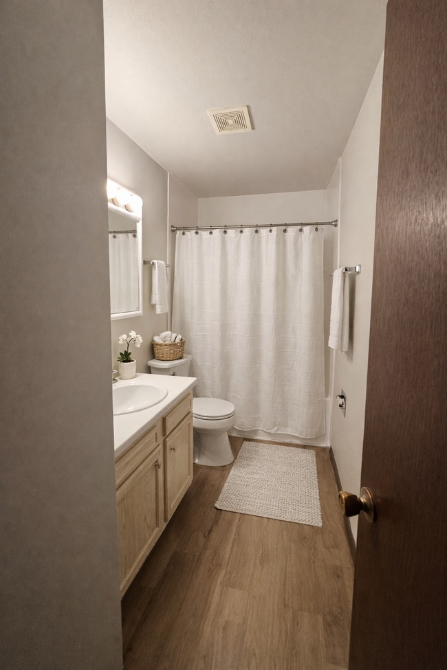 Photo - N115W17103 Armada Dr